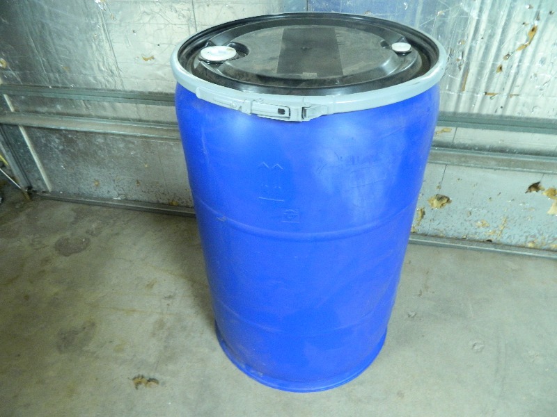 lot 31 image: Full Size Plastic Drum WIth Lid
