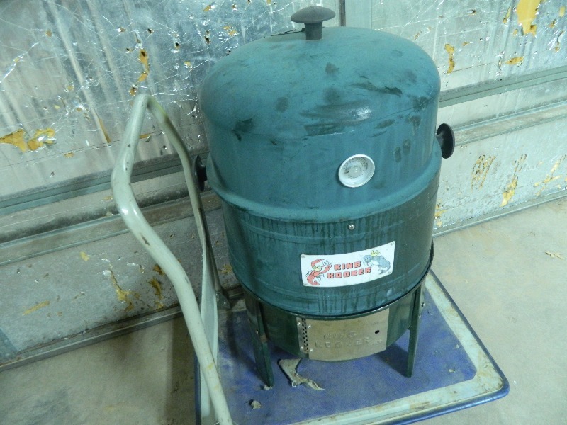 lot 28 image: King Kooker Grill  Smoker