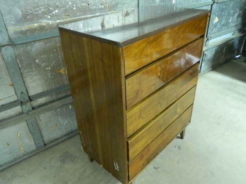 lot 187 image: 5 Drawer Dresser