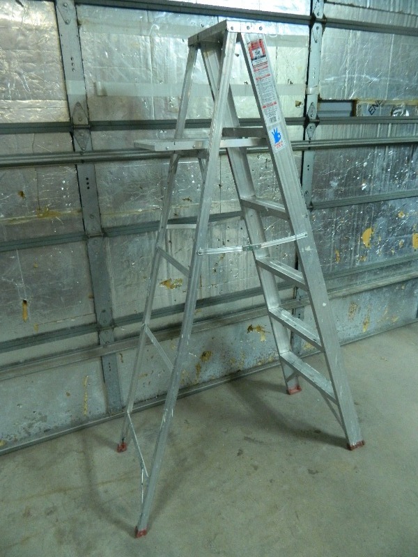 lot 8 image: Werner 6 Ft Aluminum Step Ladder