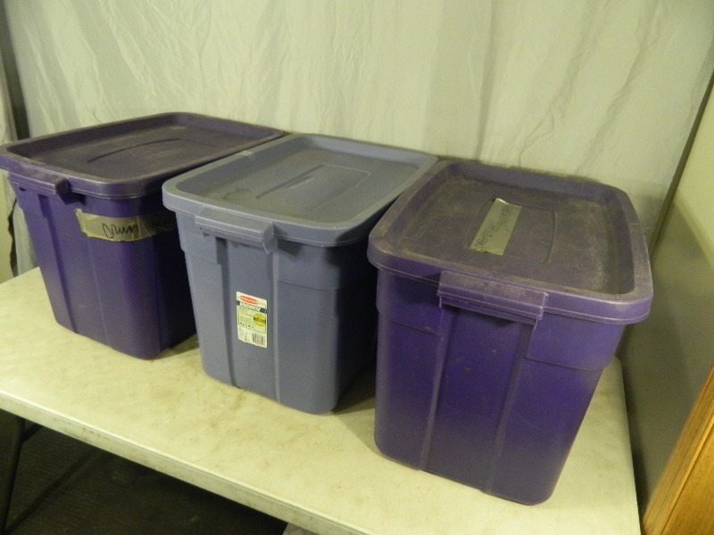 lot 194 image: 3 Totes with Lids