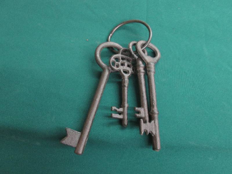 Decorative Cast Iron Skeleton Keys ...