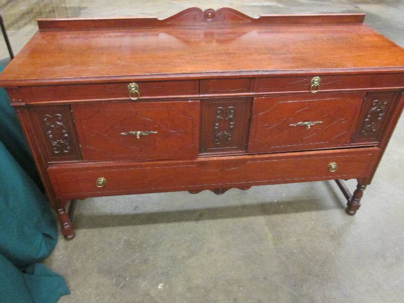 Gorgeous 3 drawer 2 door buffet 65...