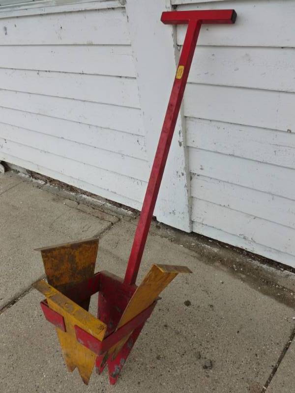 lot 22 image: Tree Spade