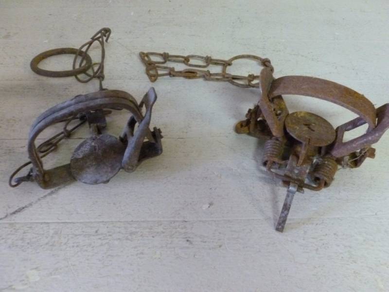 lot 32 image: Vintage Traps