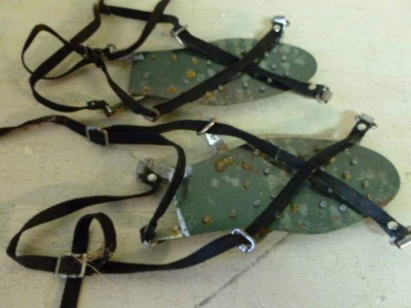 lot 35 image: Ice Cleats