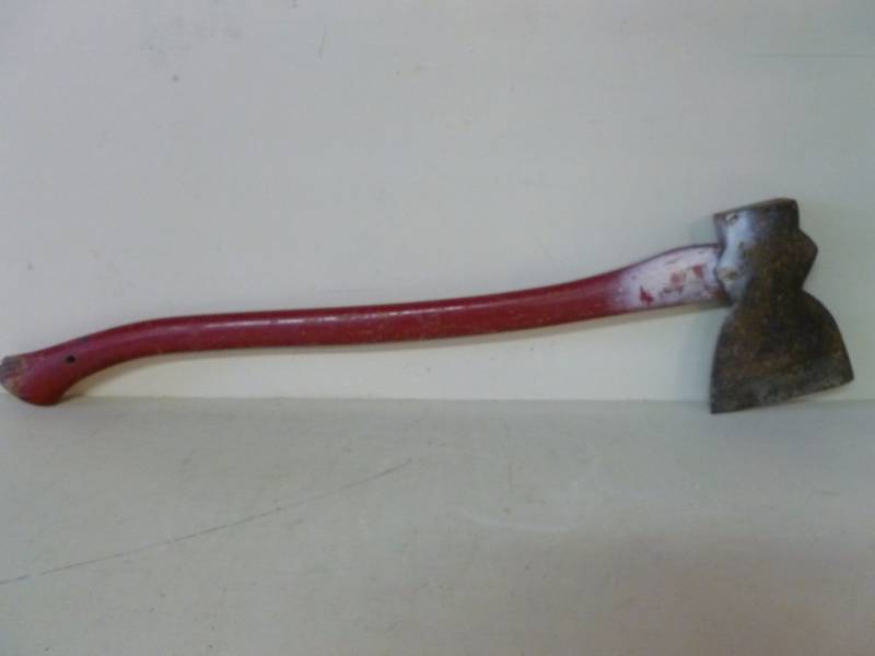 lot 50 image: Vintage Ax