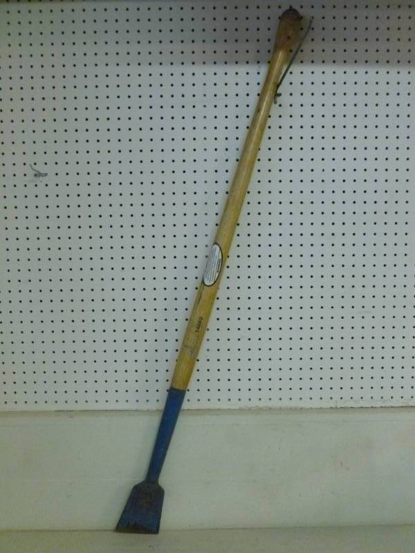 lot 52 image: Chisel