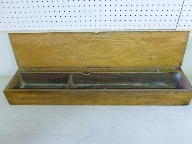 lot 56 image: Vintage Carpenters Box