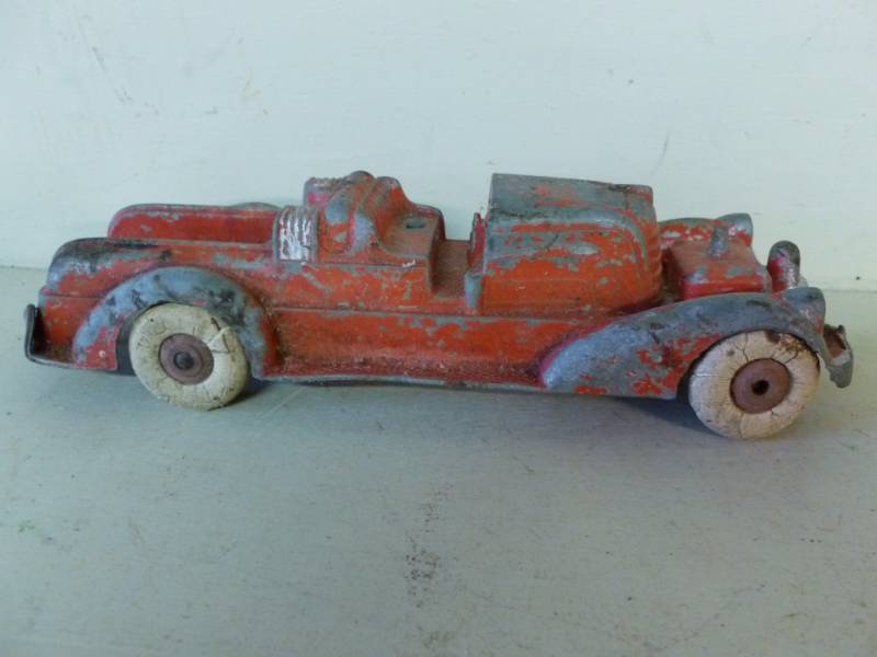 lot 62 image: Vintage Hubley Truck