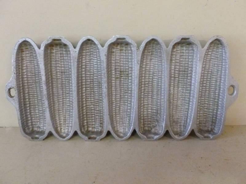 lot 71 image: Corn Bread Pan