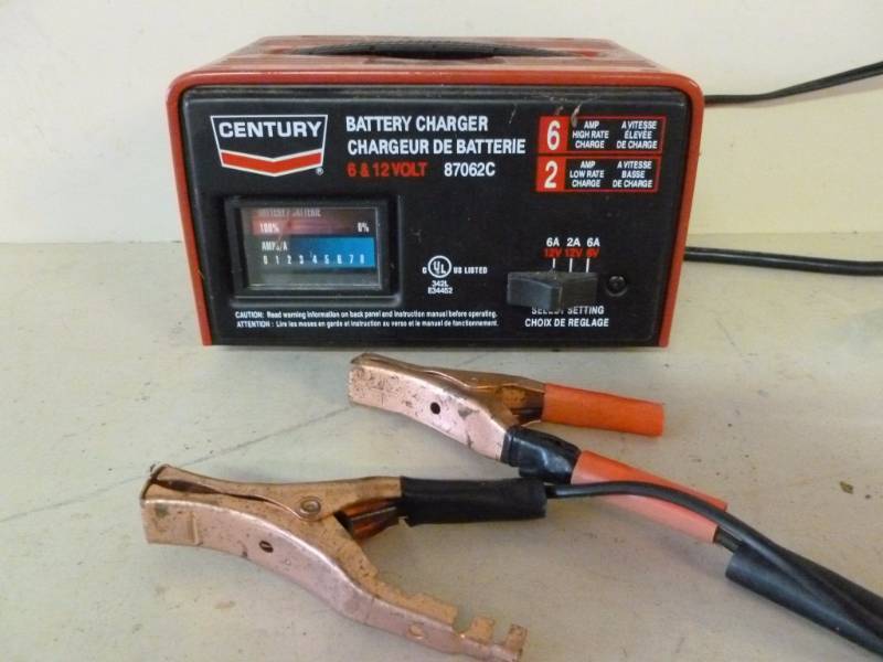 lot 73 image: Battery Charger