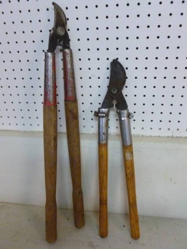 lot 104 image: Loping Shears