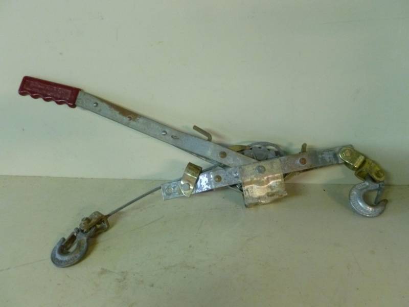 lot 121 image: Come Along Tool