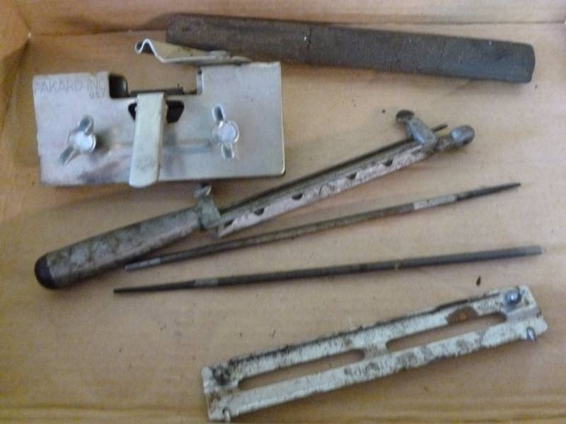 lot 128 image: Chain Saw Items