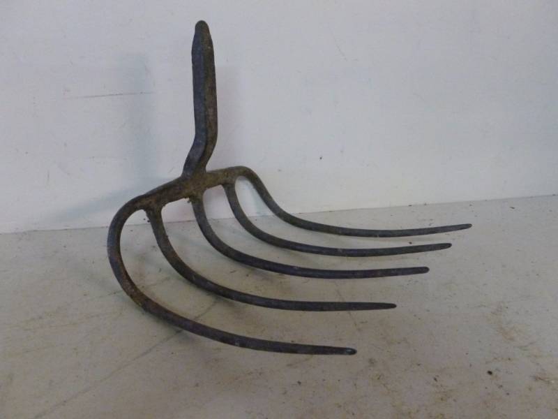 lot 149 image: Vintage Fork Head