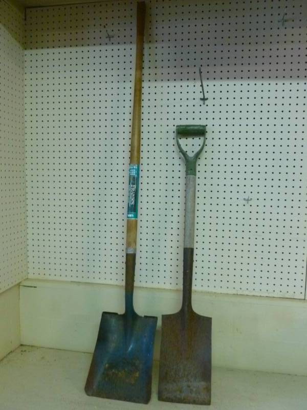 lot 161 image: Shovels