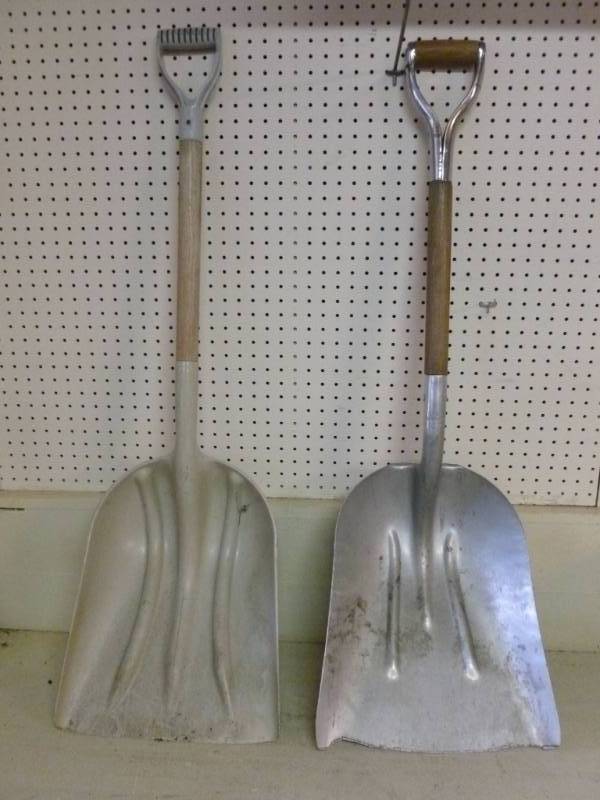 lot 166 image: Shovels