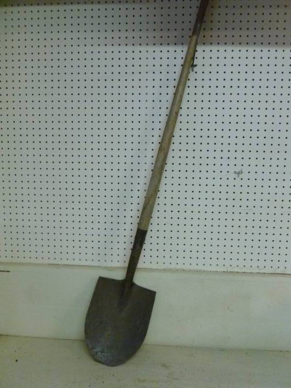lot 167 image: Shovel
