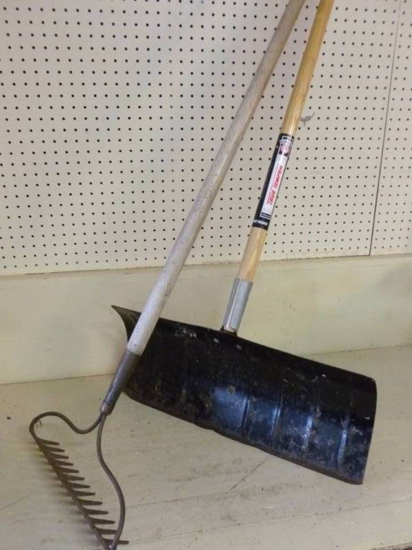 lot 169 image: Shovel