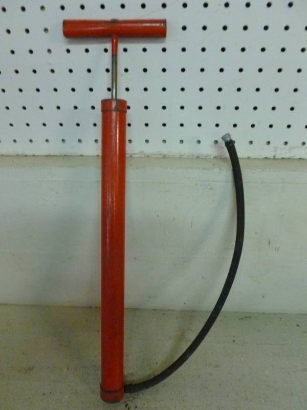 lot 175 image: Vintage Air Pump