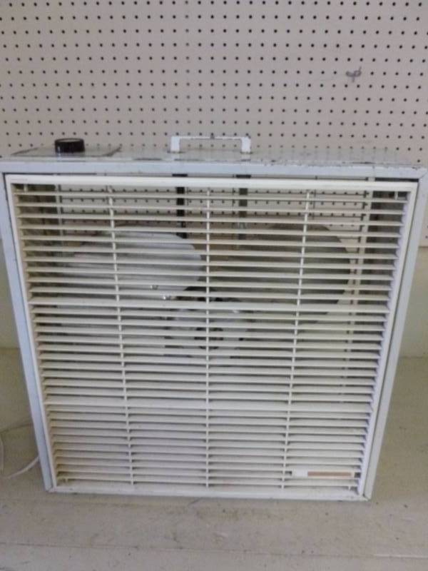 lot 178 image: Box Fan