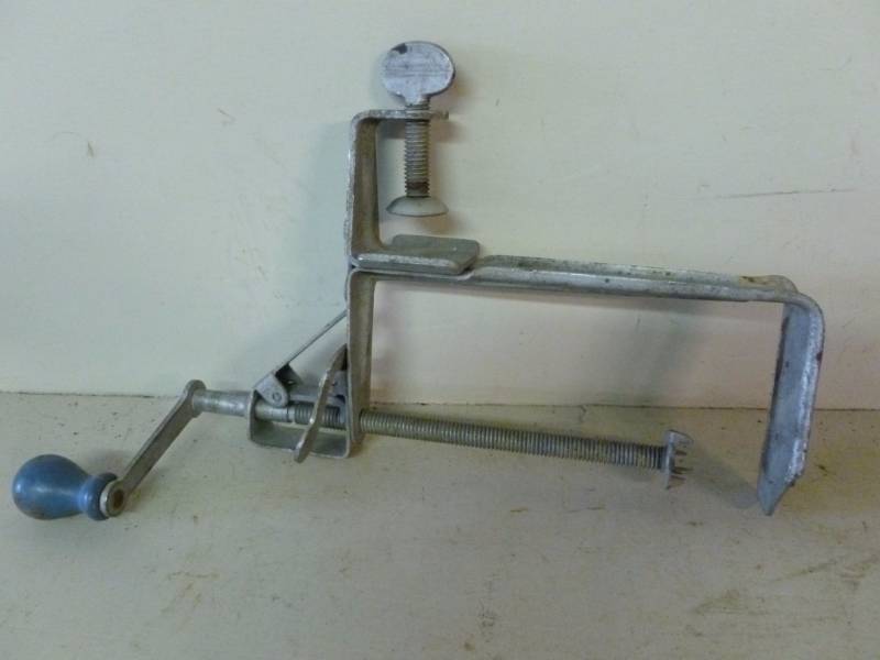 lot 195 image: Vintage Apple Peeler