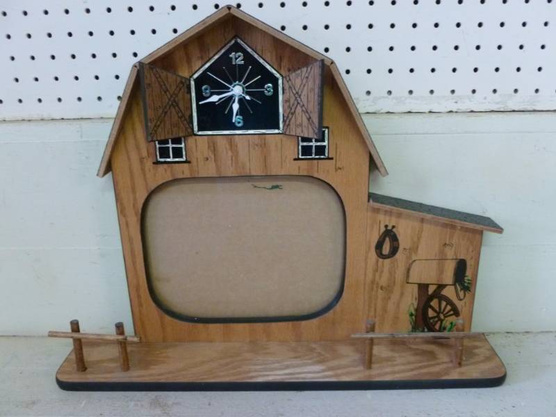 lot 202 image: Mantle Clock