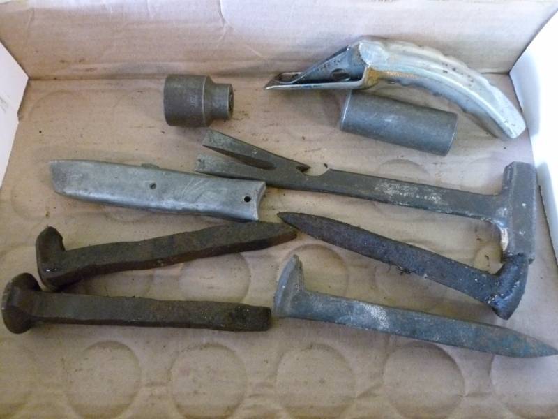 lot 215 image: Tools