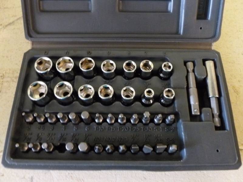 lot 221 image: Tool Set