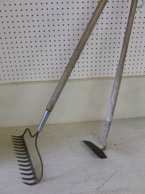 lot 228 image: Lawn And Garden Items