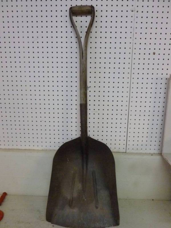 lot 232 image: Shovel