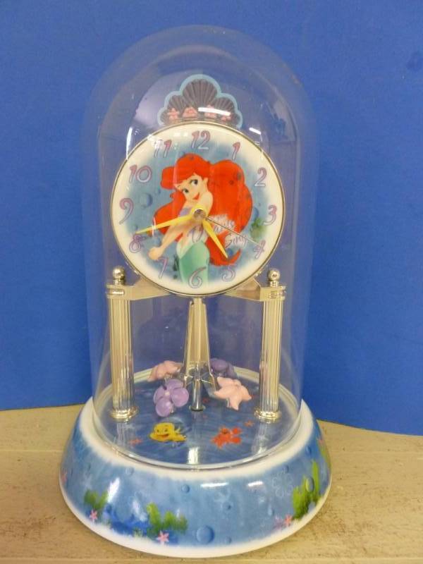 lot 252 image: Disney Clock