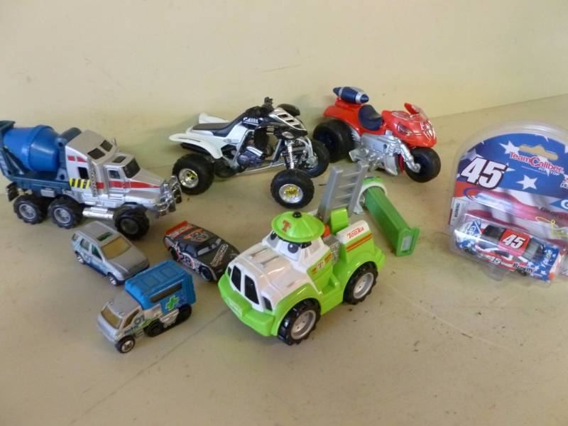 lot 265 image: Toys