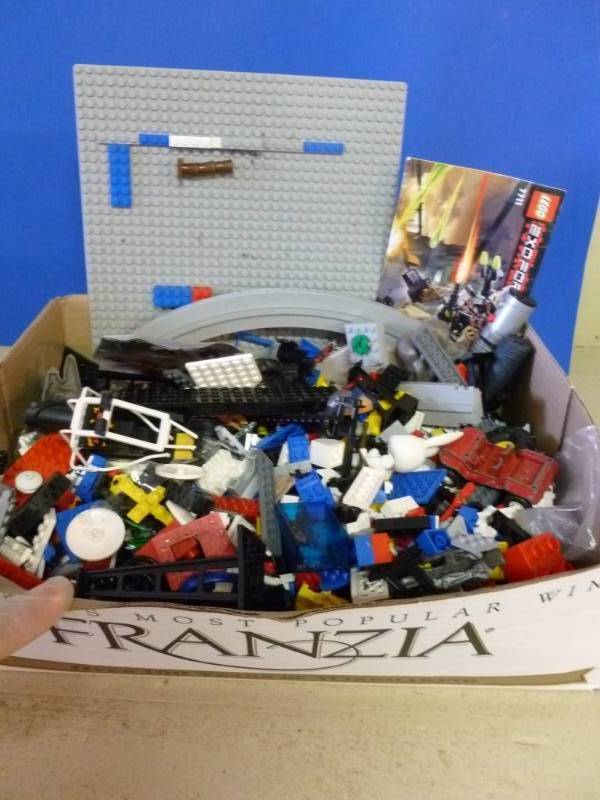 lot 269 image: Legos