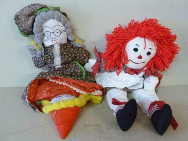 lot 274 image: Vintage Dolls