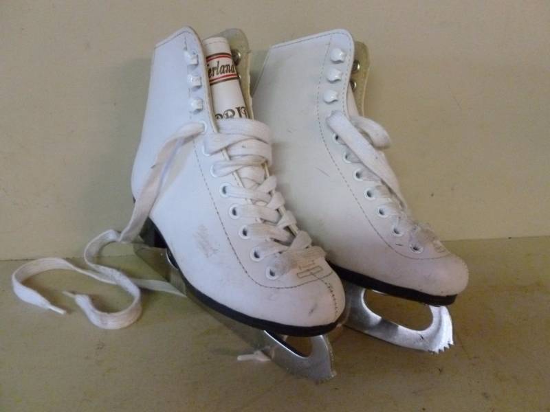 lot 275 image: Figure Skates