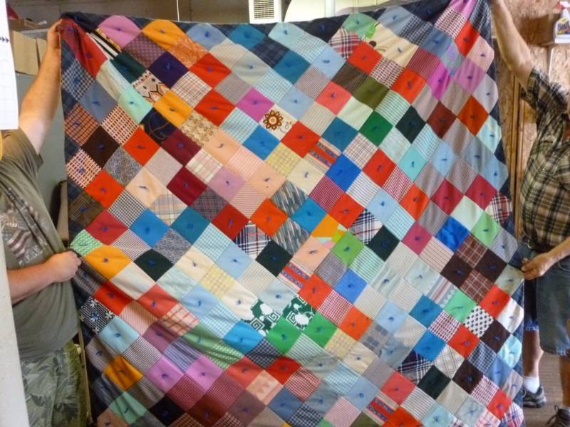 lot 290 image: Vintage Quilt