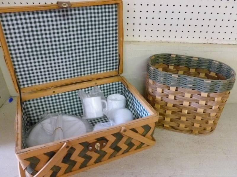 lot 294 image: Picnic Basket Set