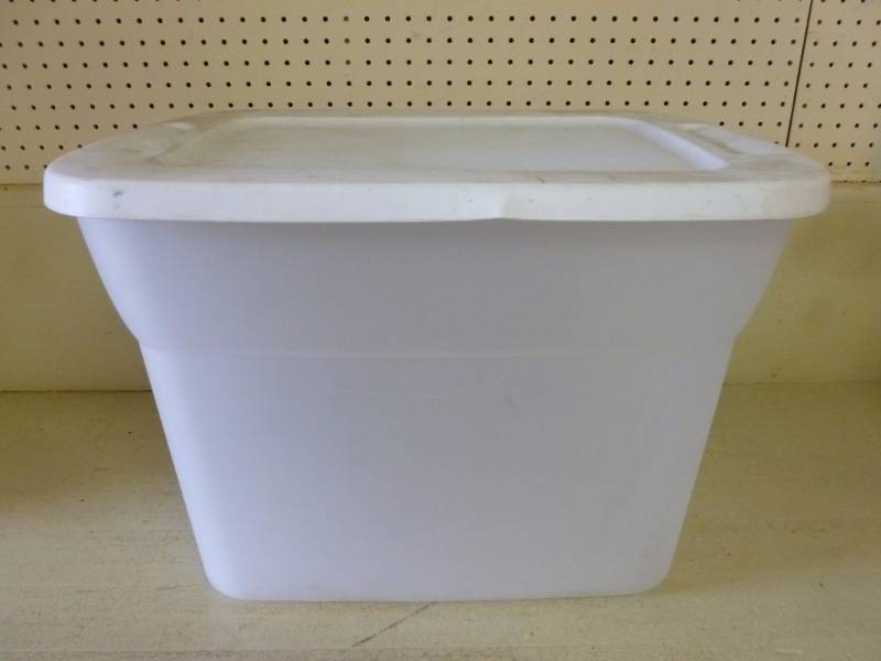 lot 315 image: Storage Tote