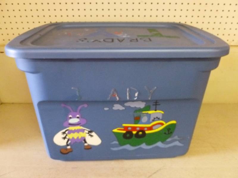 lot 316 image: Storage Tote