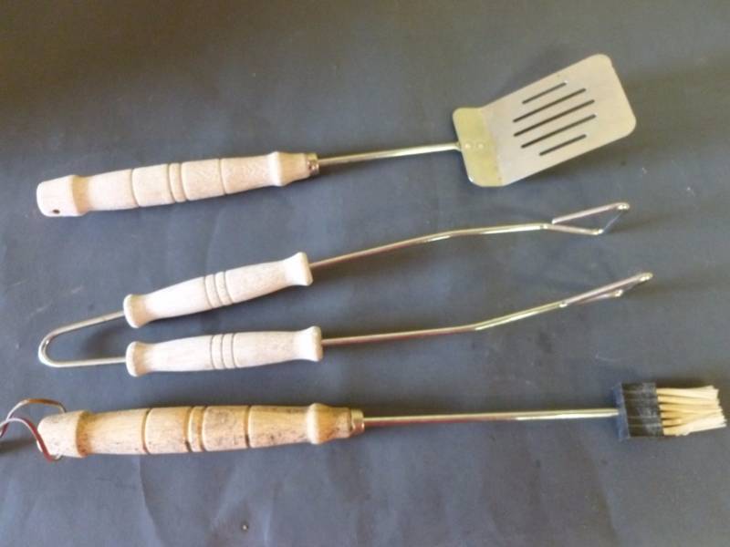 lot 320 image: Grilling Utensils