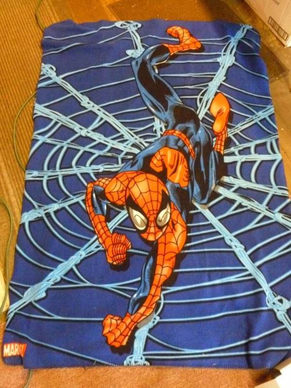 lot 328 image: Spiderman Blanket