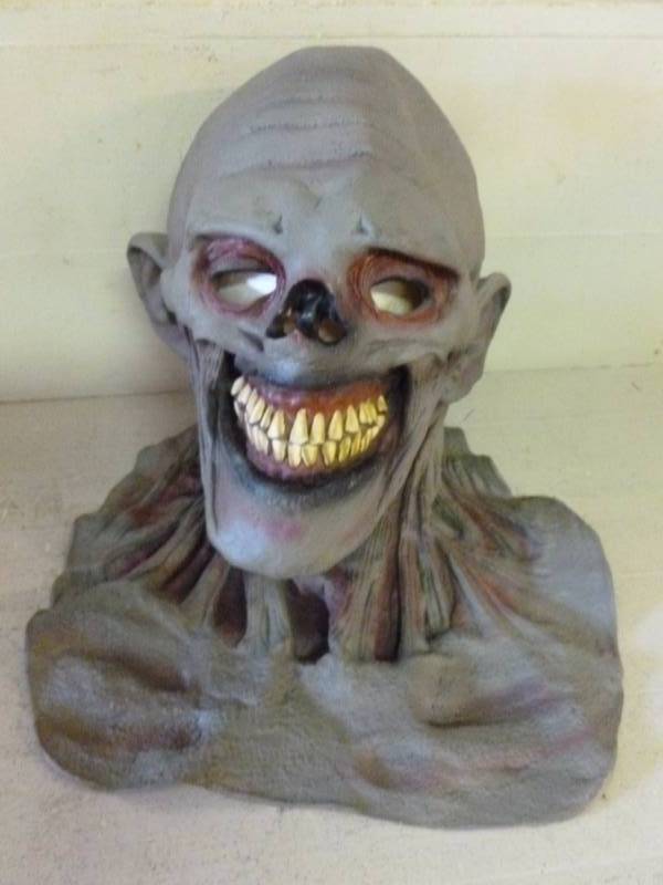 lot 331 image: Halloween Item