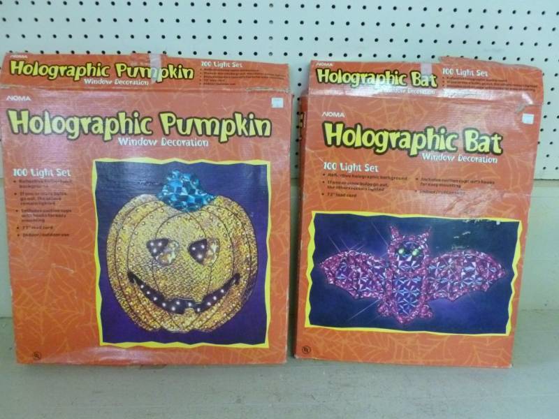 lot 332 image: Halloween Items