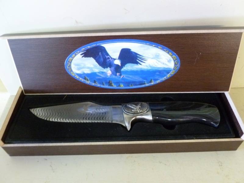 lot 351 image: Collector Knife