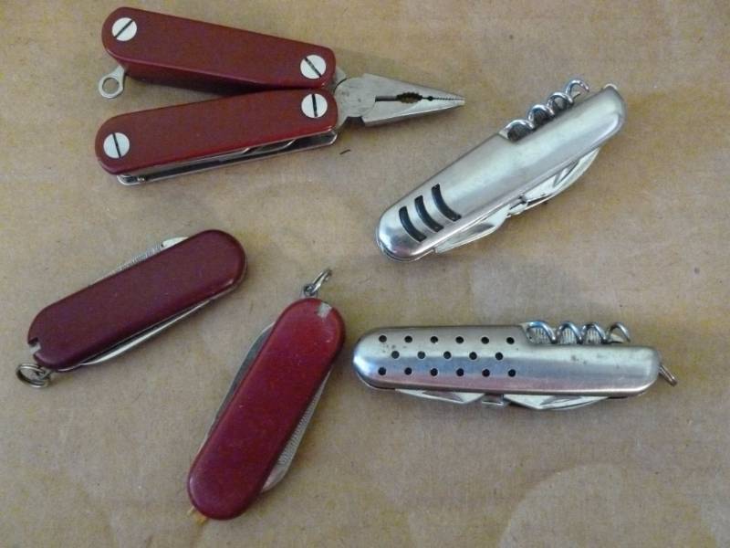 lot 356 image: Pocket Knives