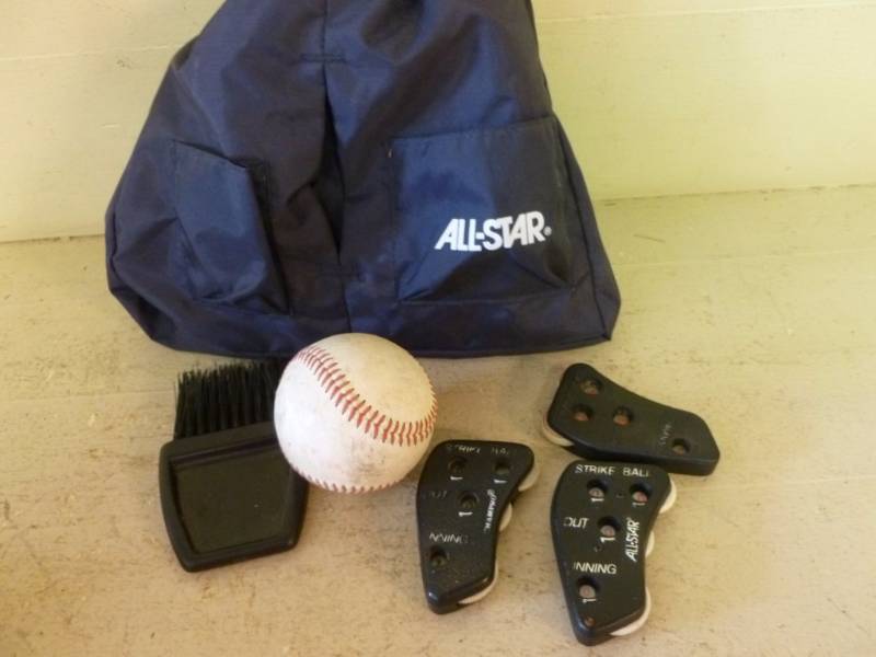 lot 363 image: Umpire Equipment