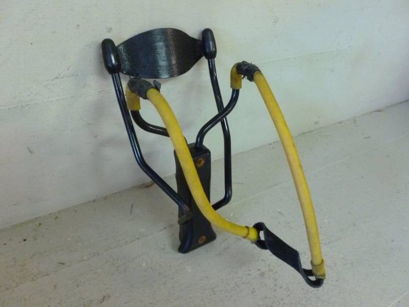 lot 364 image: Slingshot