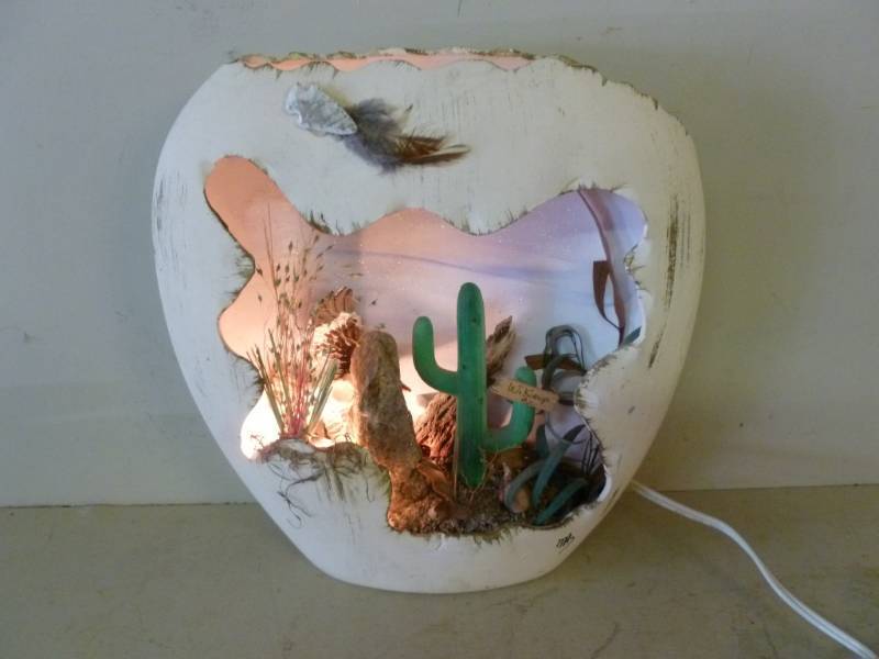 lot 367 image: Ceramic Light Decoration